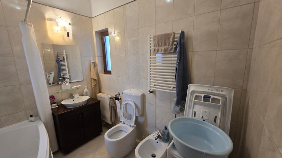 Casă individuală cu 3 camere cu Canalizare în Obor