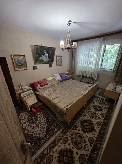Apartament cu 4 camere decomandat în Berceni