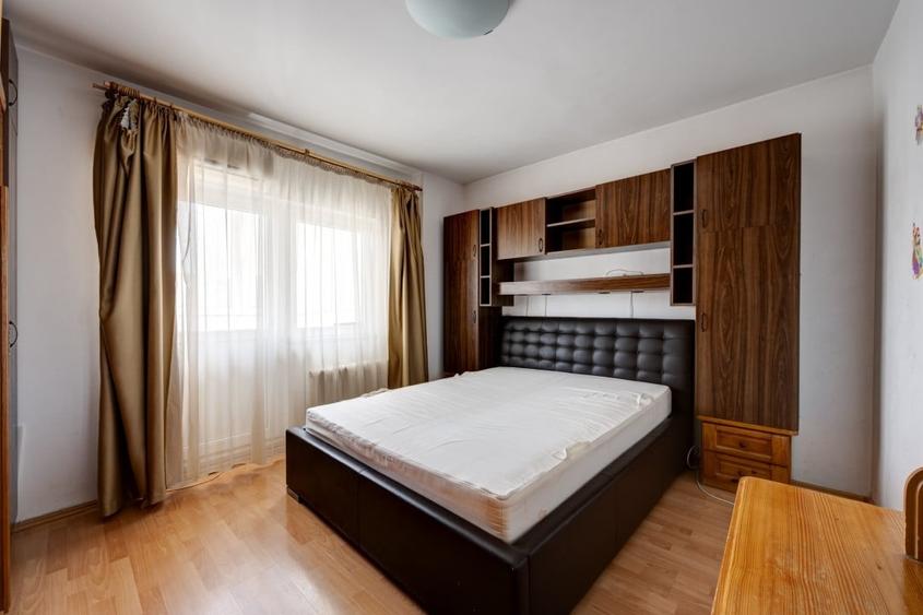 Apartament cu 3 camere decomandat, mobilat în Panduri