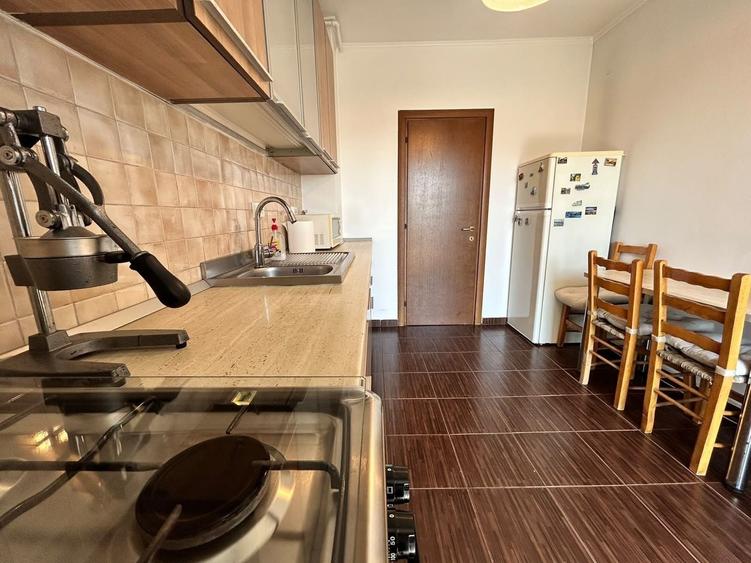 Apartament cu 2 camere semidecomandat, mobilat în Est