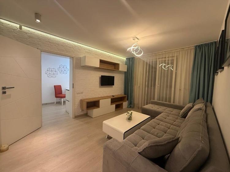 Apartament cu 2 camere decomandat, mobilat în Titan