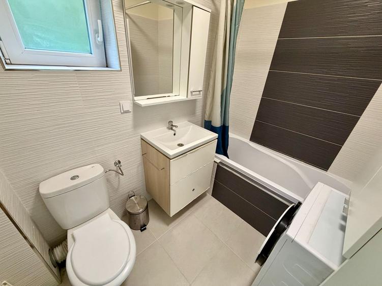 Apartament cu 3 camere semidecomandat, mobilat în Primăverii