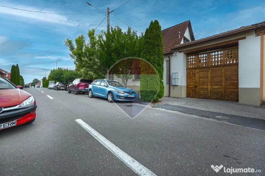 Casă cu 9 camere cu Teren 450 Mp în Cristian