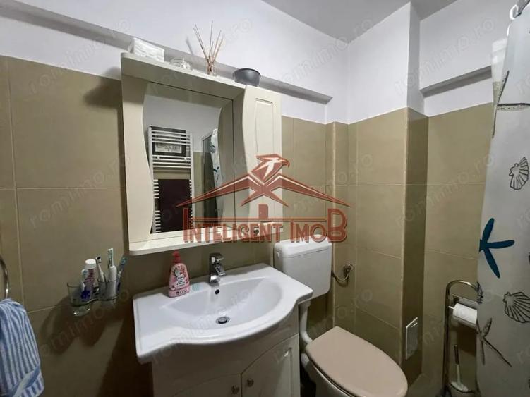 Apartament cu 4 camere semidecomandat în Central