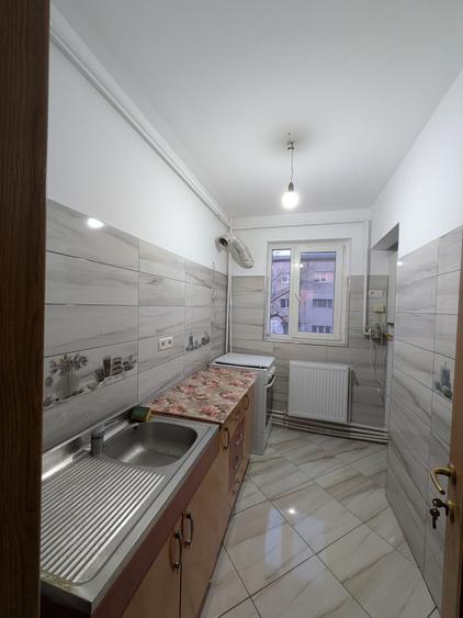 Apartament cu 3 camere decomandat în Sud