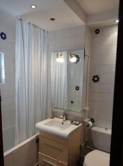 Apartament cu 3 camere decomandat, mobilat în Universitate