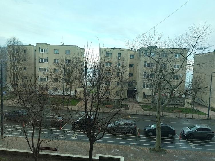 Apartament cu 3 camere decomandat în Ultracentral