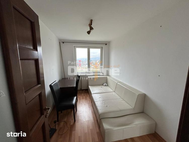 Casă cu 6 camere cu Teren 2760 Mp în Central