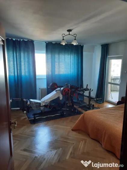 Apartament cu 4 camere decomandat în Grigorescu