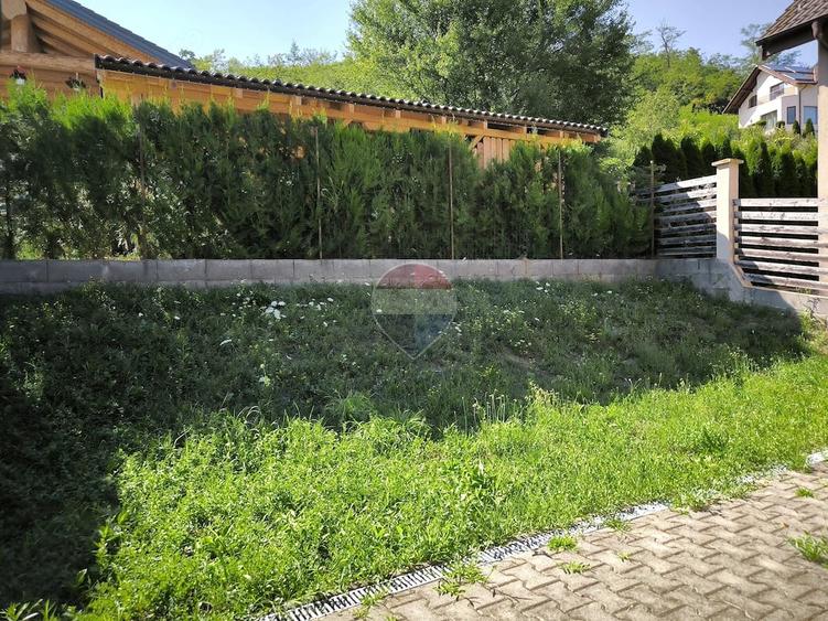 Casă cu 4 camere cu Teren 250 Mp în Sud