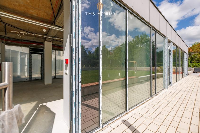 Spațiu comercial, de 53.599998474121 mp, în Central