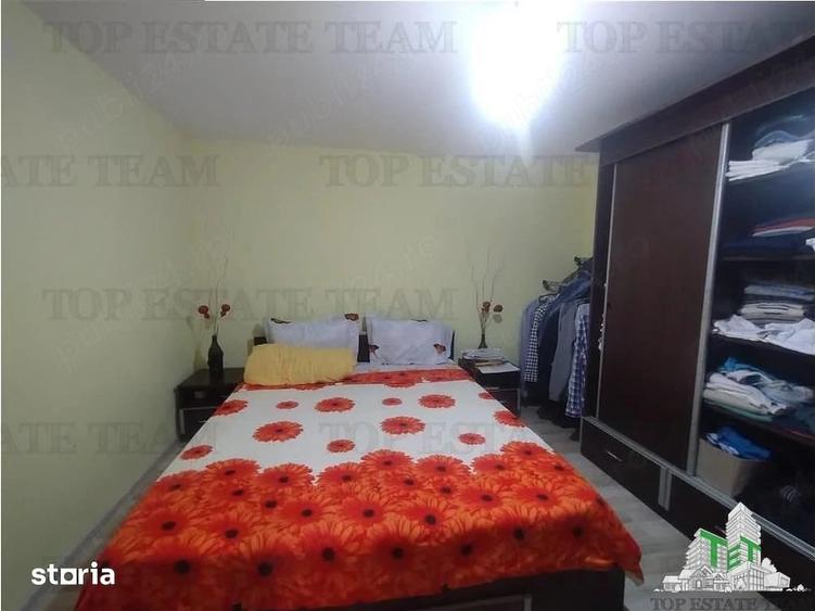 Casă cu 5 camere cu Teren 700 Mp în 1 Decembrie