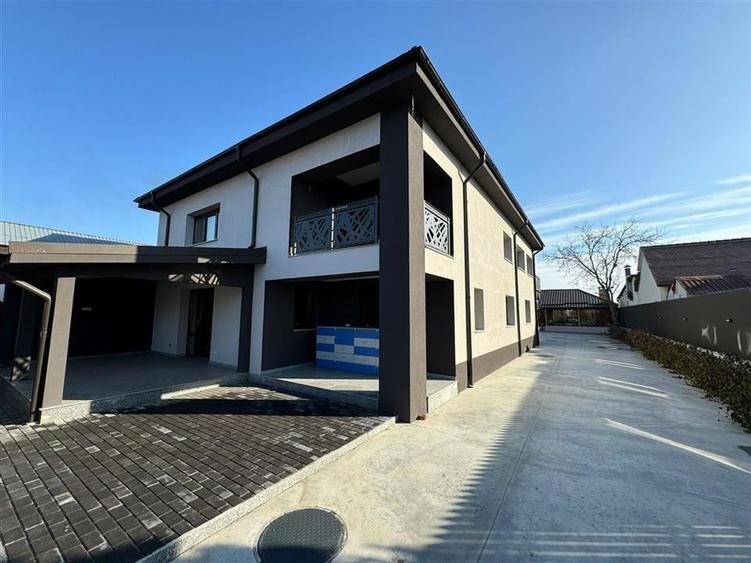 Casă individuală cu 9 camere cu Canalizare în Exterior Sud