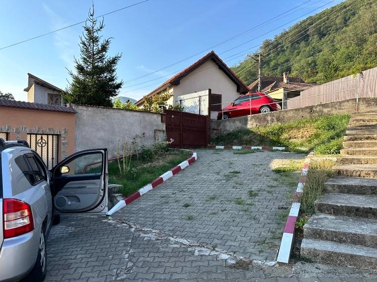 Casă individuală cu 2 camere cu Canalizare în Central