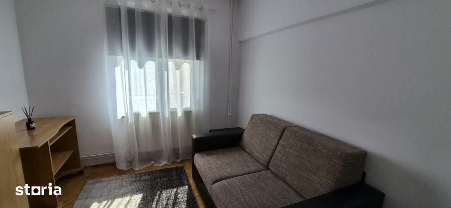 Apartament cu 3 camere decomandat în Girocului