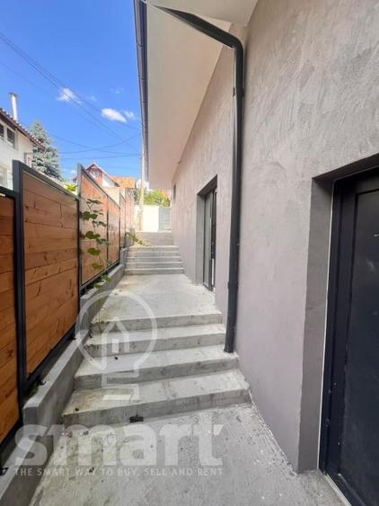 Casă individuală cu 4 camere cu Canalizare în Dâmbul Rotund