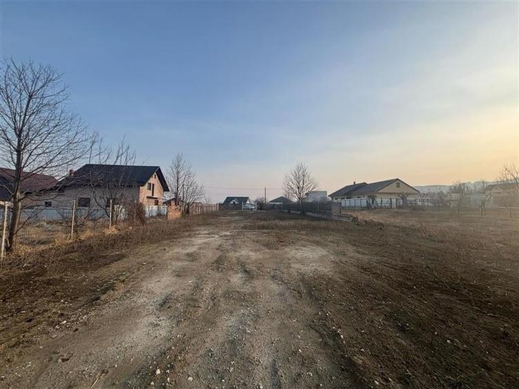 Teren Construcții intravilan de 1716 mp, în Sud-Est