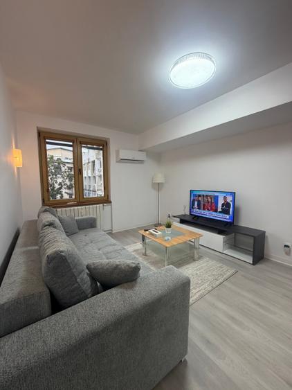 Apartament cu 2 camere semidecomandat în P-ța Romană