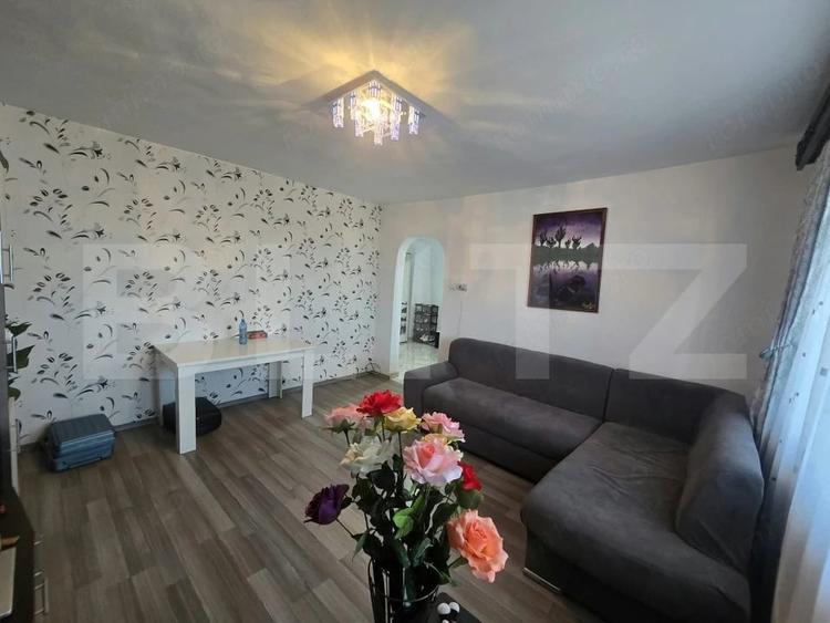 Apartament cu 3 camere decomandat în Micro 4