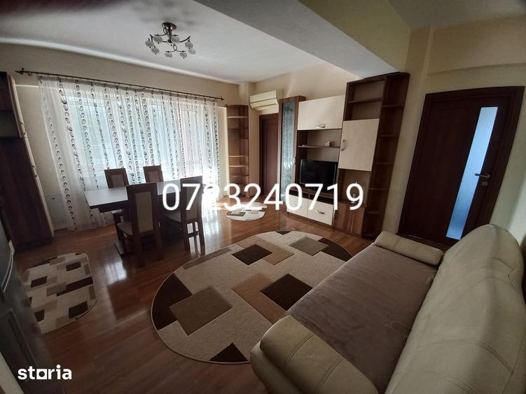 Apartament cu 3 camere semidecomandat în Berceni