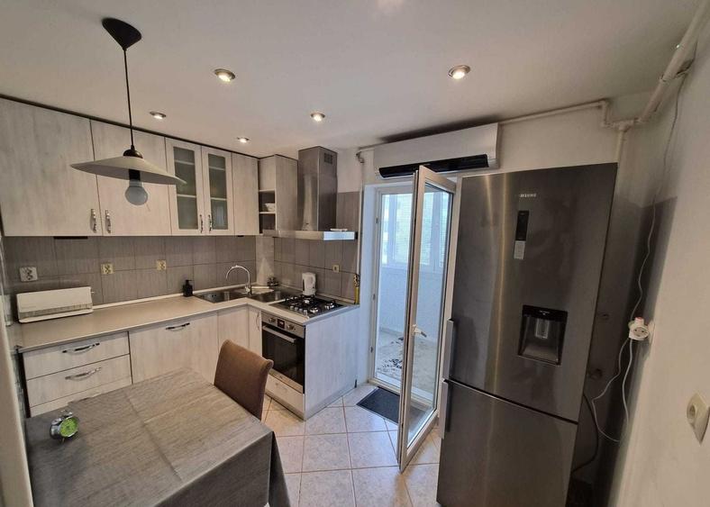 Apartament cu 3 camere decomandat în Băneasa