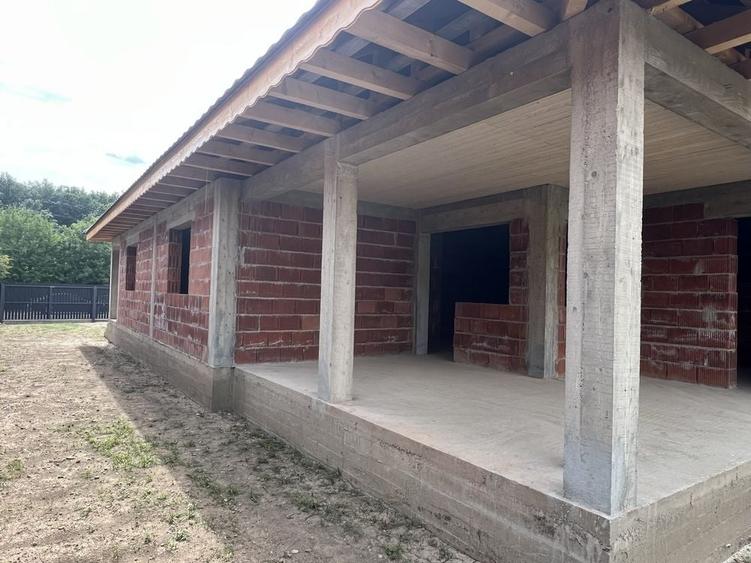 Casă cu 3 camere în Suseni