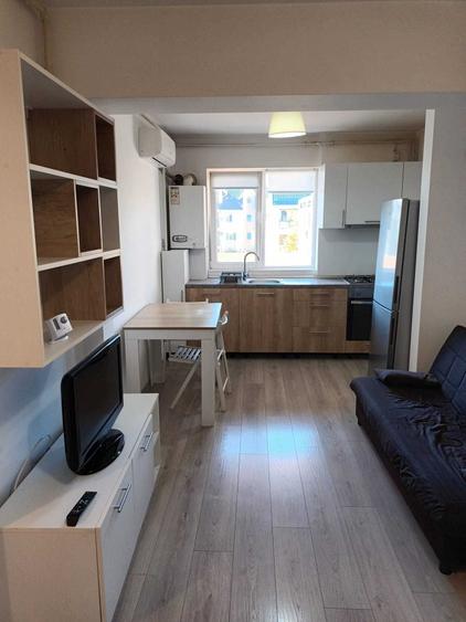Garsonieră decomandată în Central