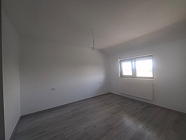 Casă individuală cu 4 camere cu Teren 400 Mp în Domnești