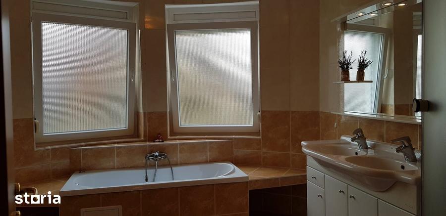 Casă cu 4 camere cu Teren 280 Mp în Trei Stejari