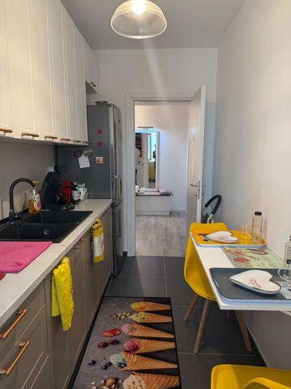 Apartament cu 2 camere decomandat, mobilat în Calea Moldovei
