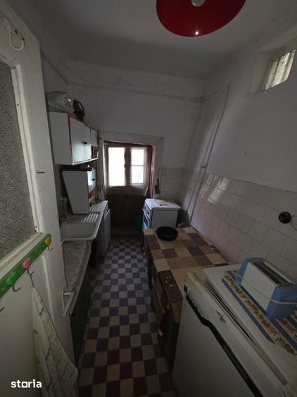 Casă cu 2 camere semidecomandat cu Teren 310 Mp în Schei