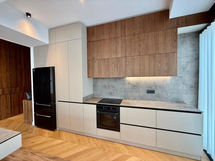 Penthouse cu 5 camere decomandat în Titulescu