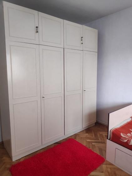 Apartament cu 3 camere decomandat în Cornișa