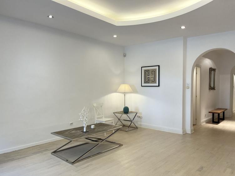 Apartament cu 5 camere decomandat, mobilat în Dorobanți