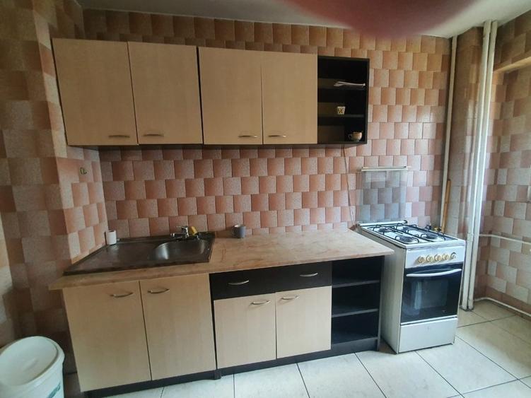 Apartament cu 3 camere decomandat, mobilat în Dristor