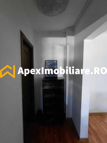 Apartament cu 2 camere semidecomandat, mobilat în Titan