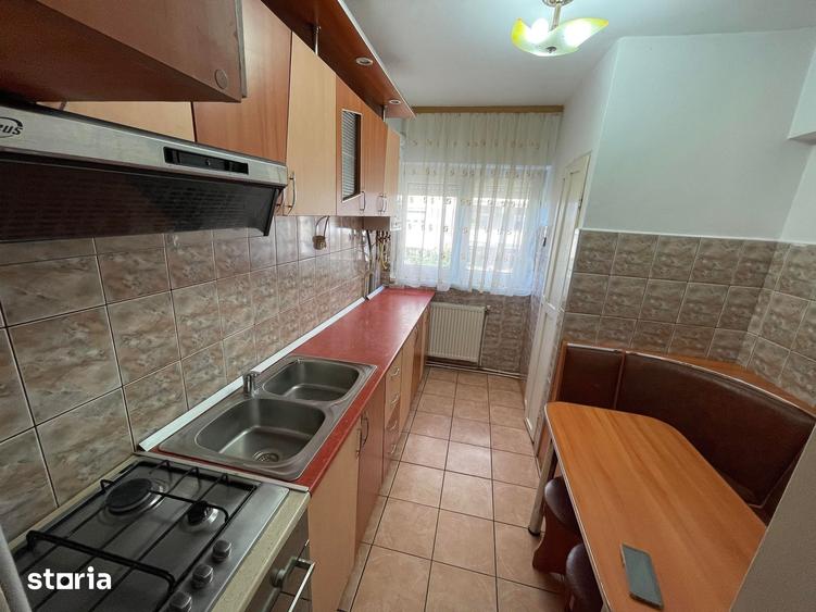 Apartament cu 4 camere decomandat în Micro 16