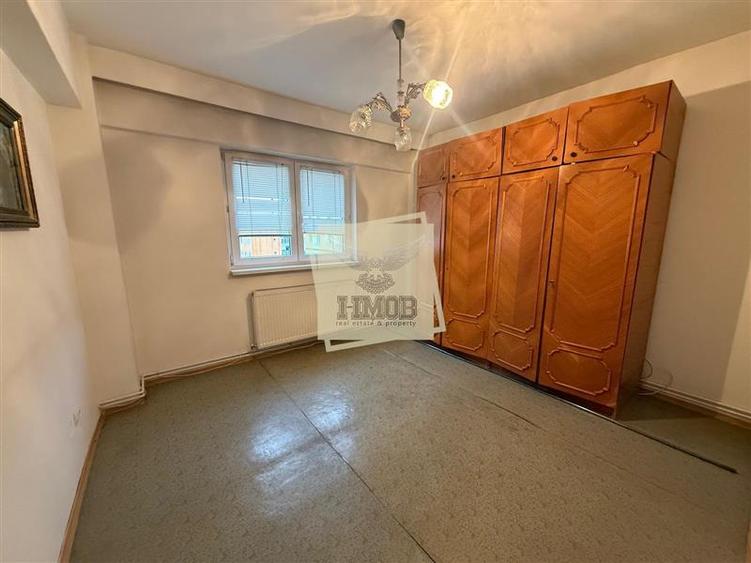 Apartament cu 4 camere decomandat, mobilat în Vasile Aaron