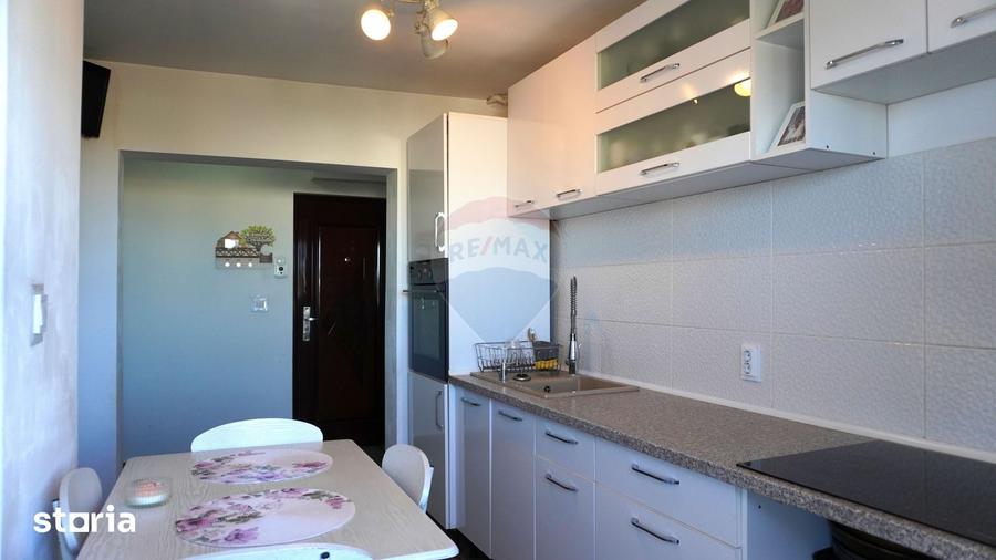 Apartament cu 3 camere decomandat în Dârste