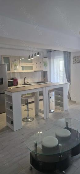 Apartament cu 2 camere decomandat în Parcul Carol