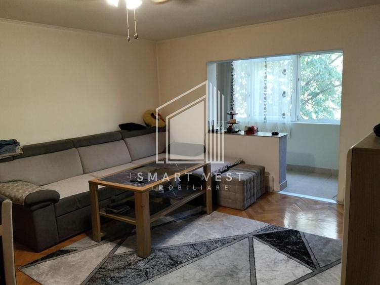 Apartament cu 3 camere semidecomandat, mobilat în Micro 16