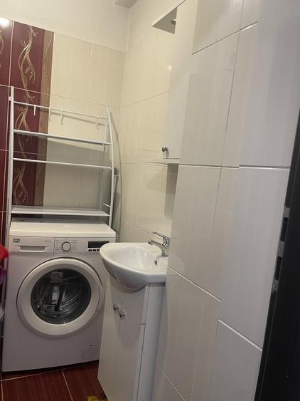 Apartament cu 3 camere decomandat în Fundeni
