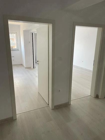 Garsonieră decomandată în Noua