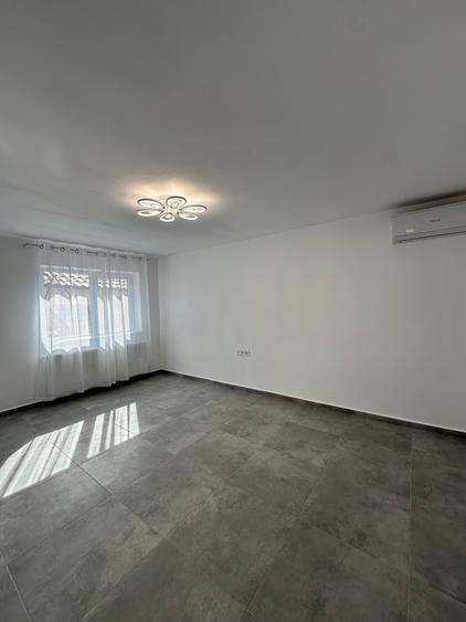 Casă cu 6 camere cu Teren 632 Mp în Palazu Mare