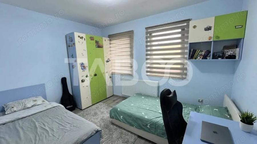 Apartament cu 3 camere semidecomandat în Central