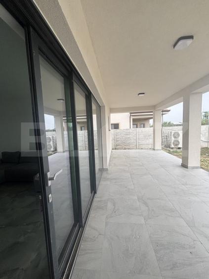 Casă cu 5 camere cu Teren 1038 Mp în Săcălaz
