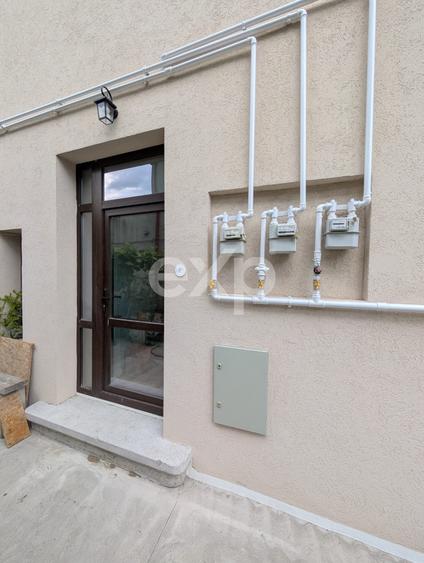 Apartament cu 5 camere decomandat în Barbu Văcărescu