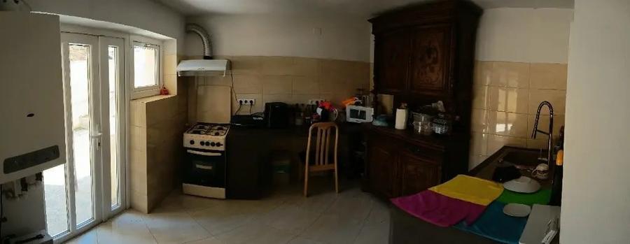 Casă cu 5 camere în Central