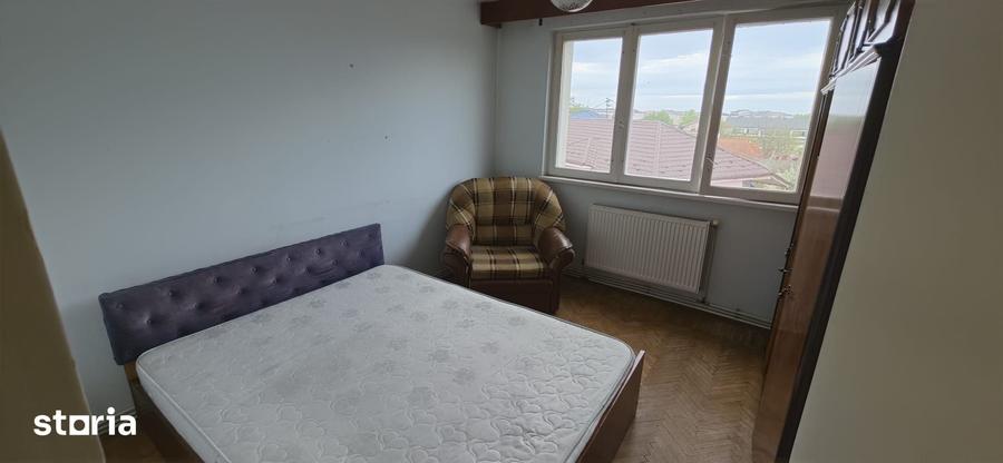 Apartament cu 3 camere semidecomandat în Șerbănești