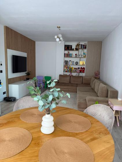 Apartament cu 3 camere decomandat în Sisești
